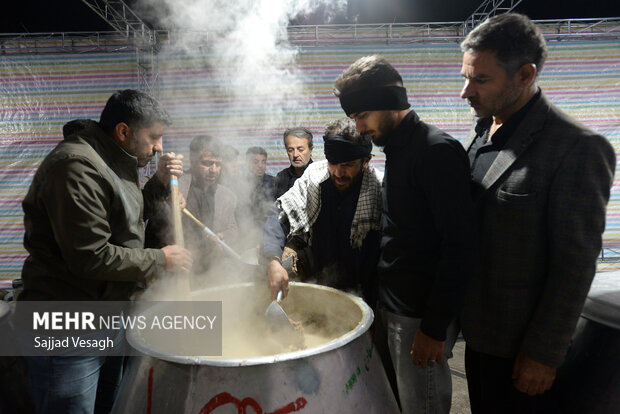 پخت چهل دیگ نذری در همدان