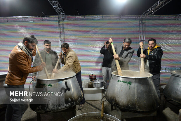 پخت چهل دیگ نذری در همدان