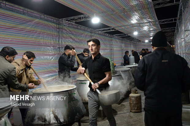 پخت چهل دیگ نذری در همدان