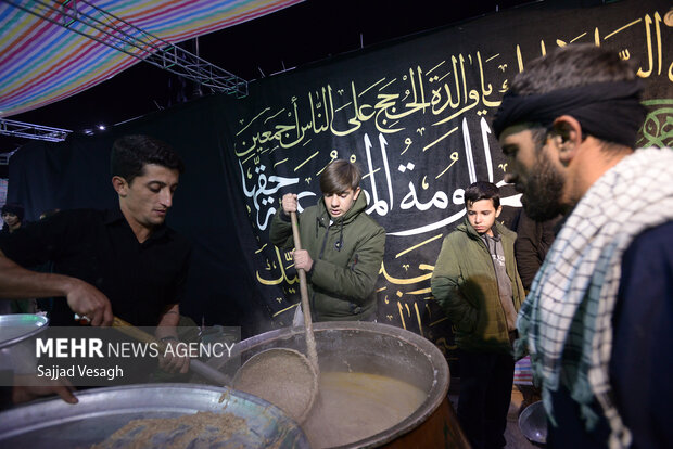 پخت چهل دیگ نذری در همدان