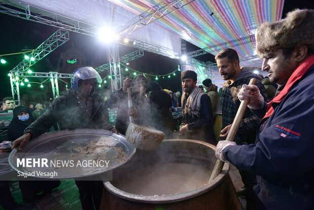 پخت چهل دیگ نذری در همدان