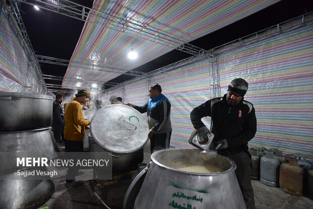 پخت چهل دیگ نذری در همدان