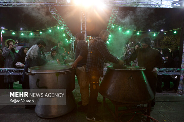 پخت چهل دیگ نذری در همدان