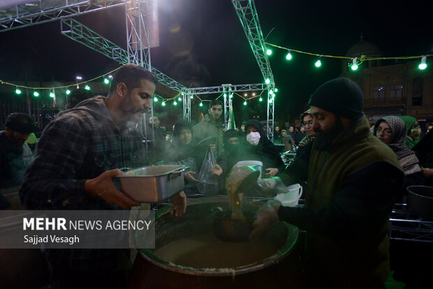 پخت چهل دیگ نذری در همدان