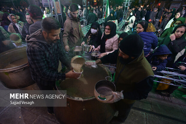 پخت چهل دیگ نذری در همدان