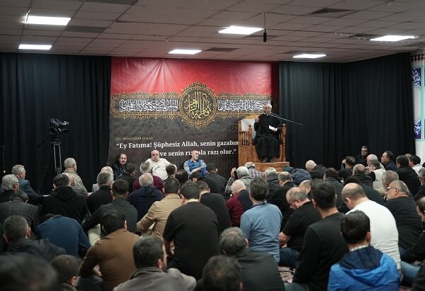 İstanbul'da Hz. Fatıma'nın (s.a) şehadeti anıldı