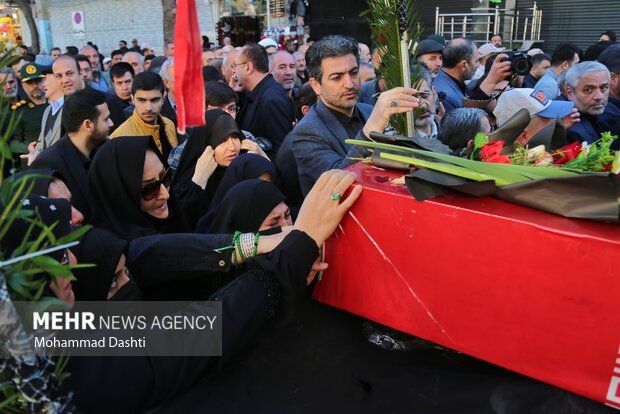 تشییع پیکر ۳ شهید گمنام دفاع مقدس در اردبیل