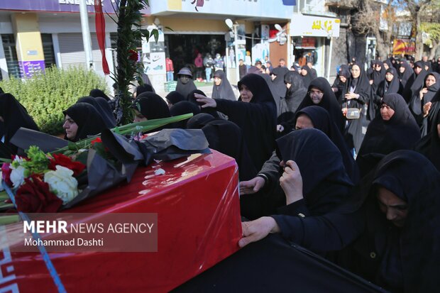 تشییع پیکر ۳ شهید گمنام دفاع مقدس در اردبیل