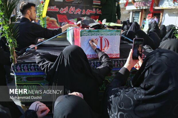 تشییع پیکر ۳ شهید گمنام دفاع مقدس در اردبیل