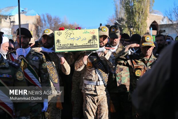 تشییع پیکر ۳ شهید گمنام دفاع مقدس در اردبیل