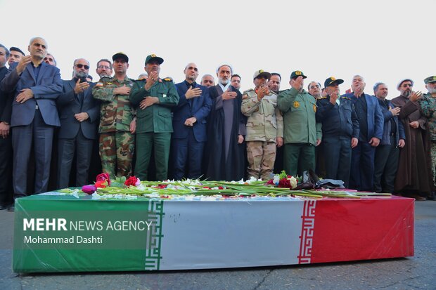 تشییع پیکر ۳ شهید گمنام دفاع مقدس در اردبیل