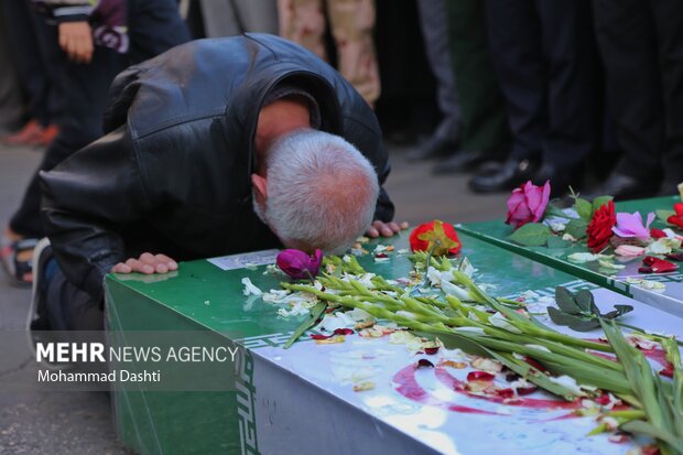 تشییع پیکر ۳ شهید گمنام دفاع مقدس در اردبیل