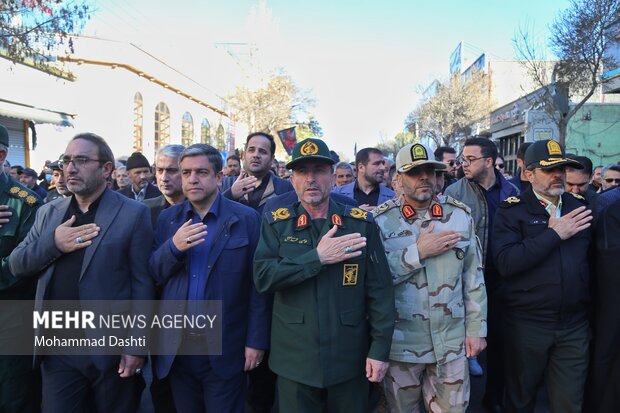 تشییع پیکر ۳ شهید گمنام دفاع مقدس در اردبیل