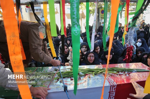 تشییع پیکر ۳ شهید گمنام دفاع مقدس در اردبیل