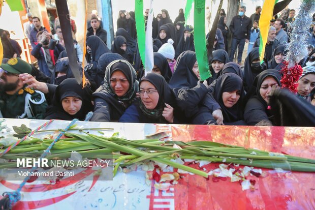 تشییع پیکر ۳ شهید گمنام دفاع مقدس در اردبیل