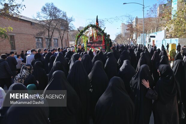 تشییع پیکر ۳ شهید گمنام دفاع مقدس در اردبیل