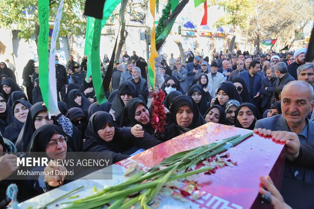 تشییع پیکر ۳ شهید گمنام دفاع مقدس در اردبیل