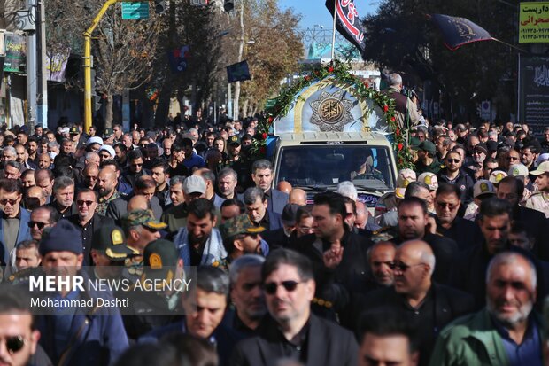 تشییع پیکر ۳ شهید گمنام دفاع مقدس در اردبیل