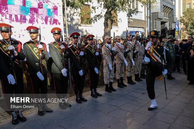 تشییع پیکر سه شهید گمنام در سنندج همزمان با سراسر کشور
