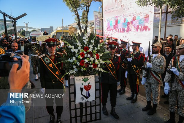 تشییع پیکر سه شهید گمنام در سنندج همزمان با سراسر کشور