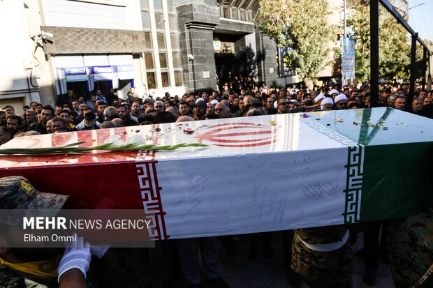 تشییع پیکر سه شهید گمنام در سنندج همزمان با سراسر کشور