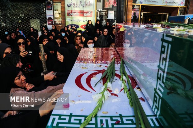 تشییع پیکر سه شهید گمنام در سنندج همزمان با سراسر کشور