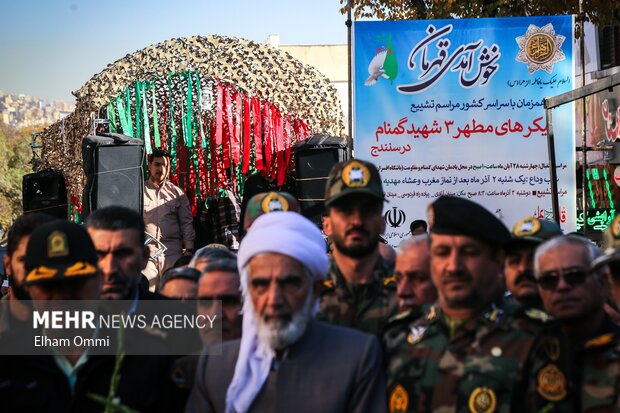 تشییع پیکر سه شهید گمنام در سنندج همزمان با سراسر کشور