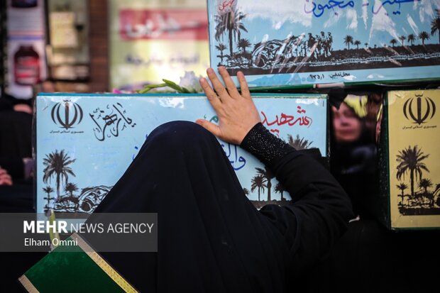 تشییع پیکر سه شهید گمنام در سنندج همزمان با سراسر کشور