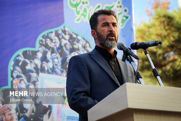 تشییع پیکر سه شهید گمنام در سنندج همزمان با سراسر کشور