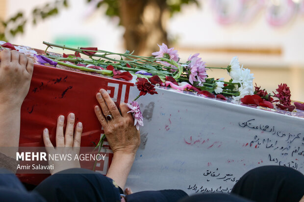 تشییع پیکر شهدای گمنام در سمنان