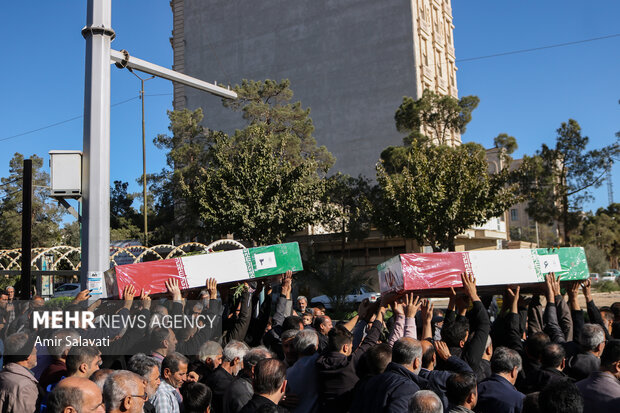 تشییع پیکر شهدای گمنام در سمنان