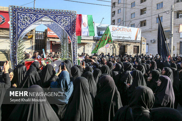تشییع ۸ شهید گمنام دفاع مقدس در اهواز