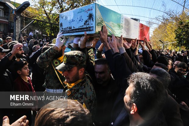 تشییع پیکر سه شهید گمنام در سنندج همزمان با سراسر کشور