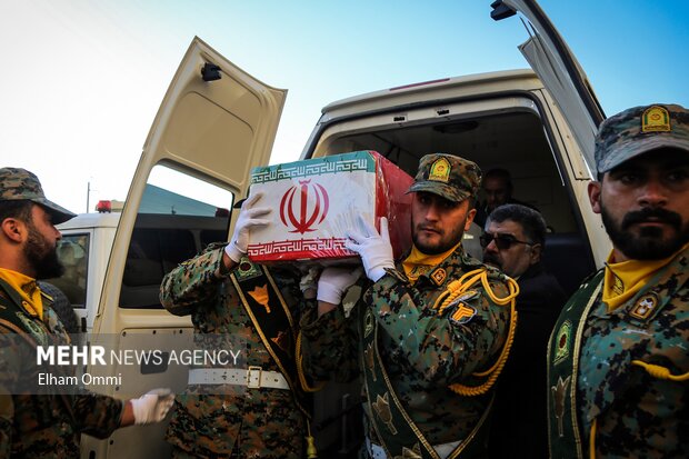 تشییع پیکر سه شهید گمنام در سنندج همزمان با سراسر کشور