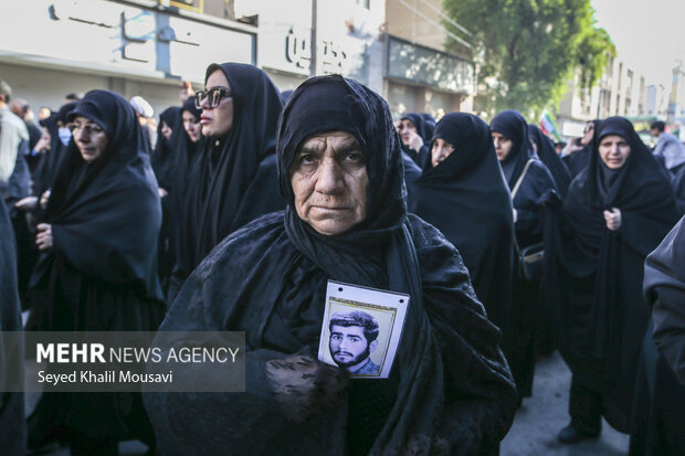 تشییع ۸ شهید گمنام دفاع مقدس در اهواز