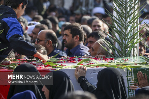 تشییع ۸ شهید گمنام دفاع مقدس در اهواز