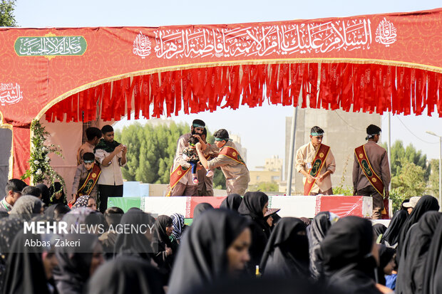 پیکر پاک ۱۴ شهید گمنام در بندرعباس