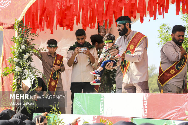 پیکر پاک ۱۴ شهید گمنام در بندرعباس