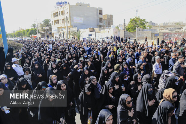 پیکر پاک ۱۴ شهید گمنام در بندرعباس