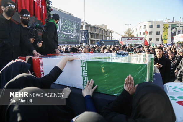 مراسم تشییع پیکر ۱۳ شهید گمنام دفاع مقدس در مشهد