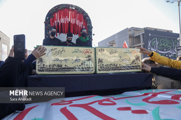 مراسم تشییع پیکر ۱۳ شهید گمنام دفاع مقدس در مشهد