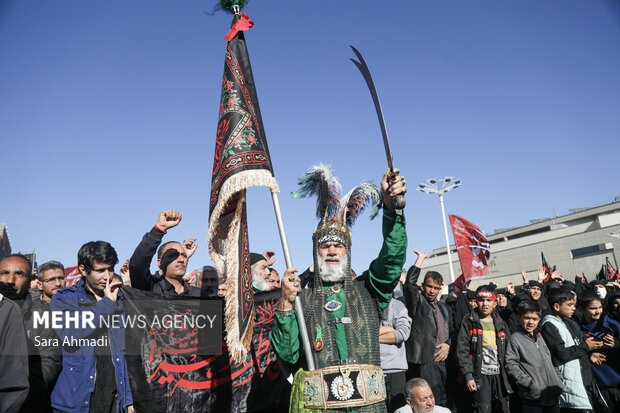 مراسم تشییع پیکر ۱۳ شهید گمنام دفاع مقدس در مشهد