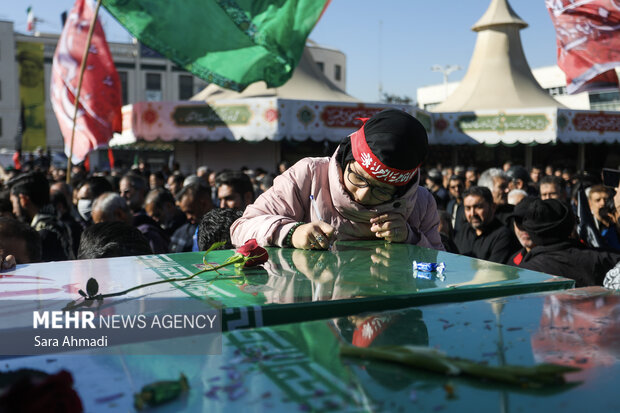 مراسم تشییع پیکر ۱۳ شهید گمنام دفاع مقدس در مشهد