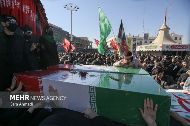مراسم تشییع پیکر ۱۳ شهید گمنام دفاع مقدس در مشهد