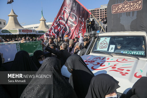مراسم تشییع پیکر ۱۳ شهید گمنام دفاع مقدس در مشهد
