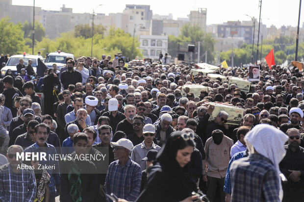 پیکر پاک ۱۴ شهید گمنام در بندرعباس