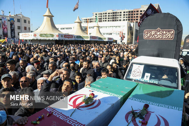 مراسم تشییع پیکر ۱۳ شهید گمنام دفاع مقدس در مشهد