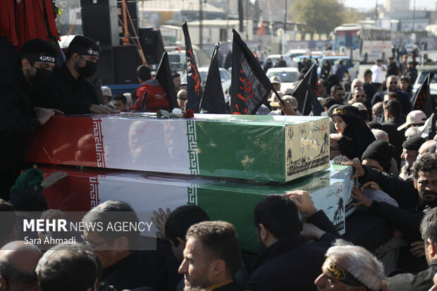 مراسم تشییع پیکر ۱۳ شهید گمنام دفاع مقدس در مشهد