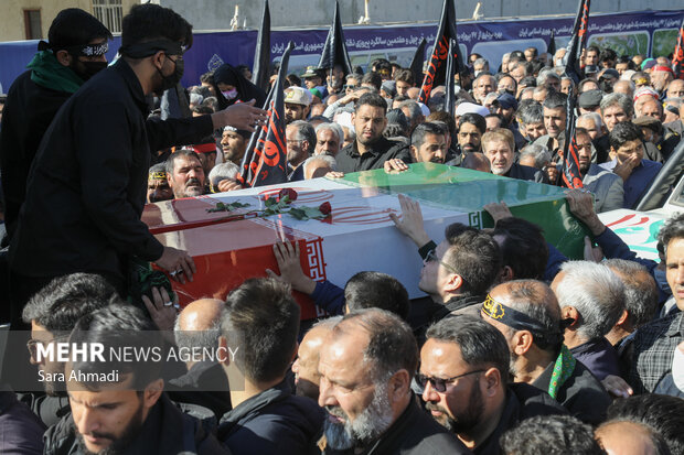 مراسم تشییع پیکر ۱۳ شهید گمنام دفاع مقدس در مشهد