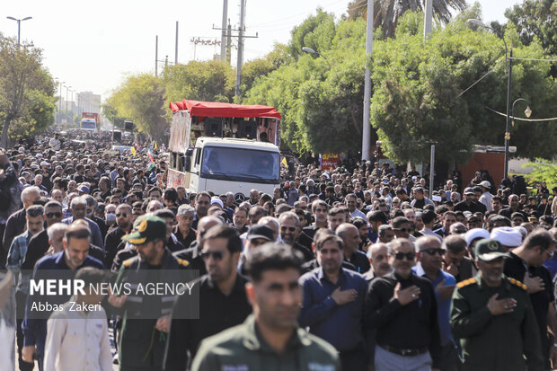 پیکر پاک ۱۴ شهید گمنام در بندرعباس